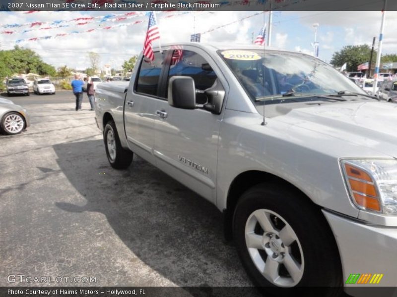 Radiant Silver / Graphite Black/Titanium 2007 Nissan Titan SE Crew Cab