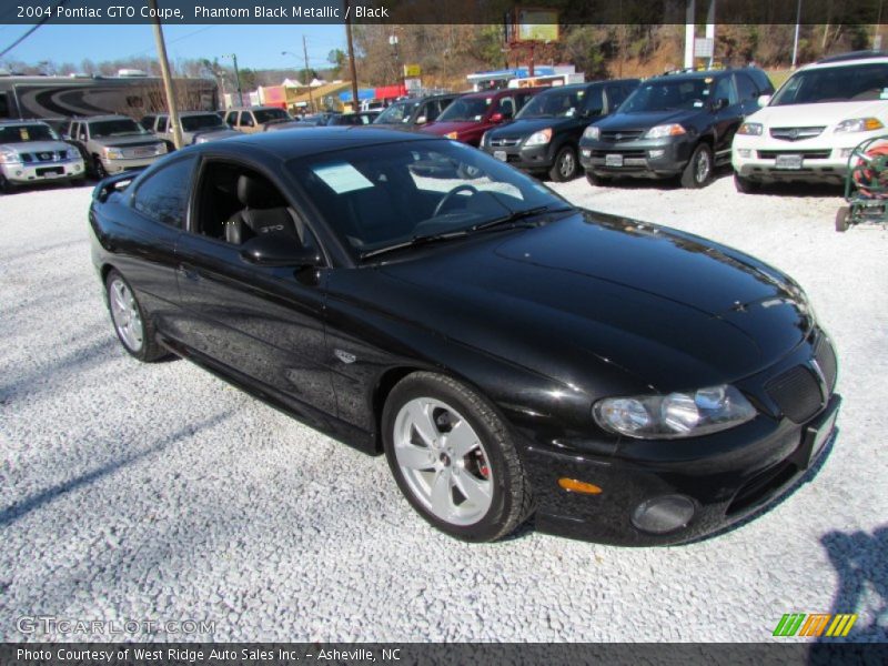 Front 3/4 View of 2004 GTO Coupe