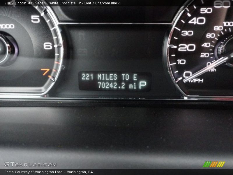 White Chocolate Tri-Coat / Charcoal Black 2009 Lincoln MKS Sedan