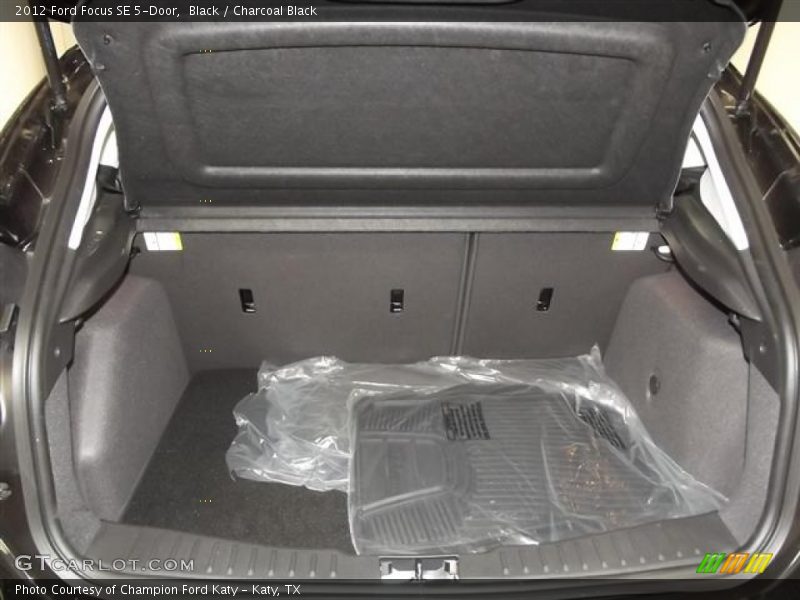Black / Charcoal Black 2012 Ford Focus SE 5-Door