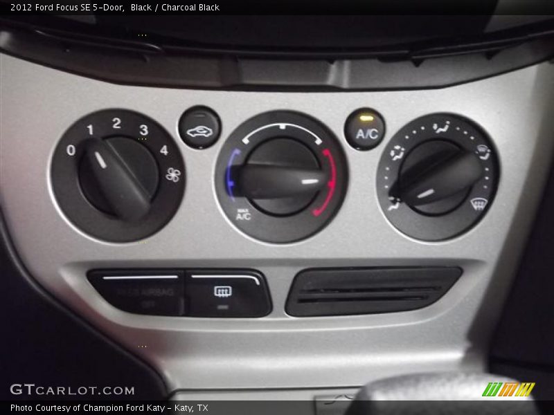 Black / Charcoal Black 2012 Ford Focus SE 5-Door