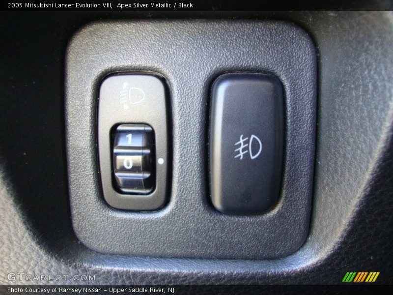 Apex Silver Metallic / Black 2005 Mitsubishi Lancer Evolution VIII