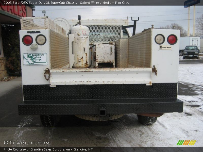Oxford White / Medium Flint Grey 2003 Ford F250 Super Duty XL SuperCab Chassis