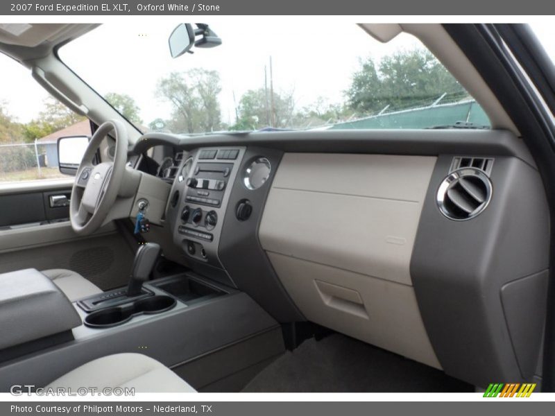 Dashboard of 2007 Expedition EL XLT