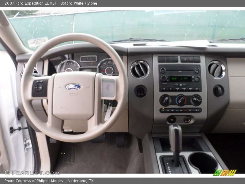 Dashboard of 2007 Expedition EL XLT