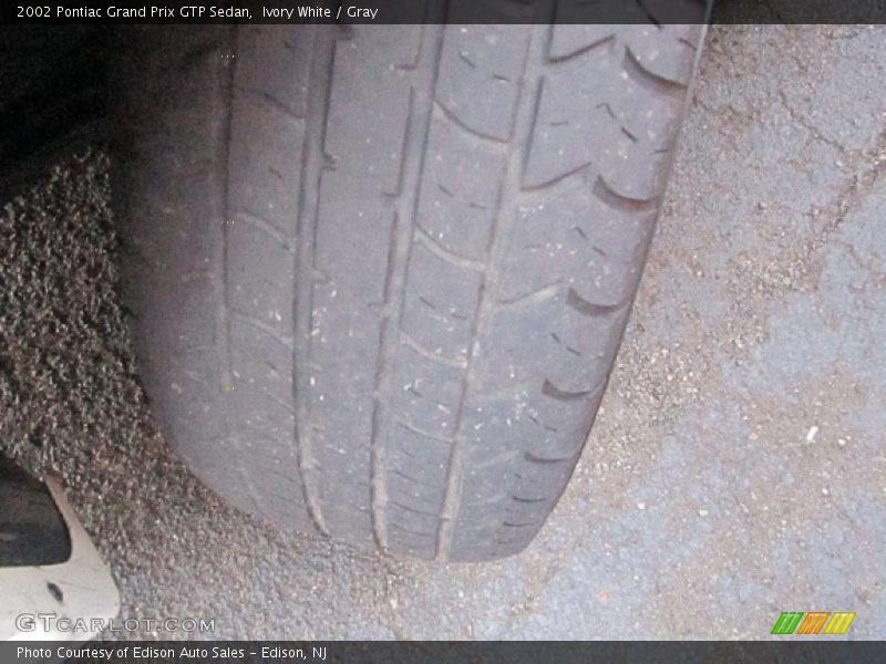 Ivory White / Gray 2002 Pontiac Grand Prix GTP Sedan