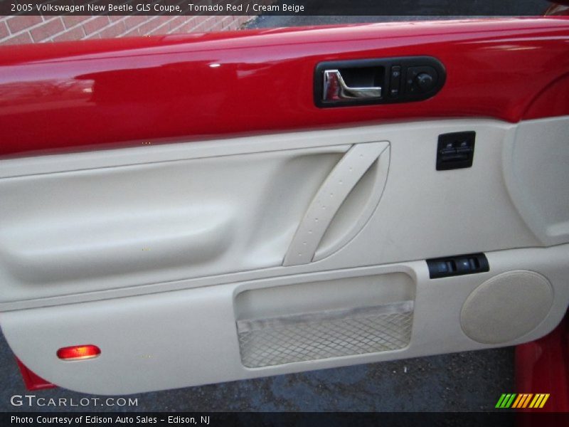 Door Panel of 2005 New Beetle GLS Coupe