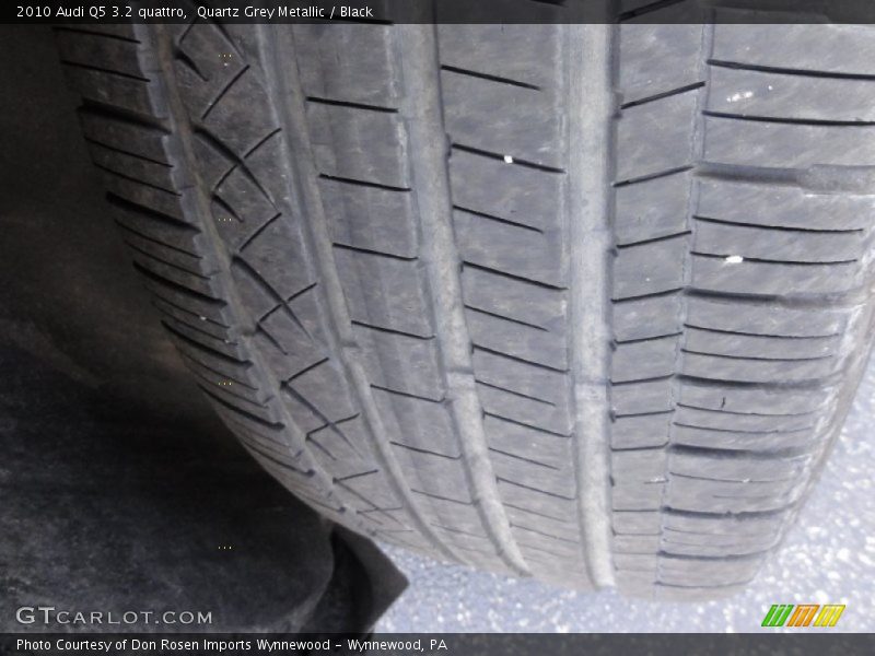 Quartz Grey Metallic / Black 2010 Audi Q5 3.2 quattro