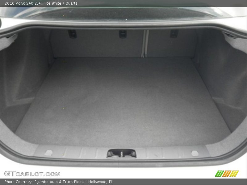 Ice White / Quartz 2010 Volvo S40 2.4i