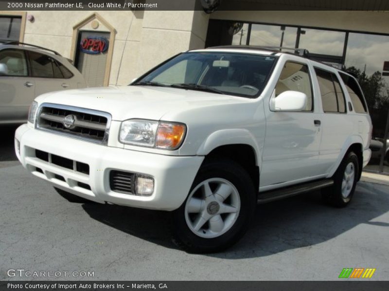 Cloud White / Parchment 2000 Nissan Pathfinder LE