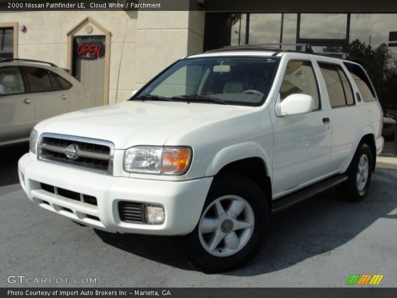 Cloud White / Parchment 2000 Nissan Pathfinder LE