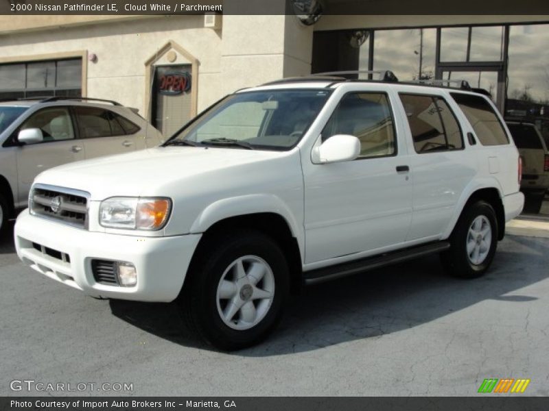 Cloud White / Parchment 2000 Nissan Pathfinder LE