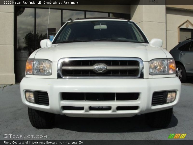 Cloud White / Parchment 2000 Nissan Pathfinder LE