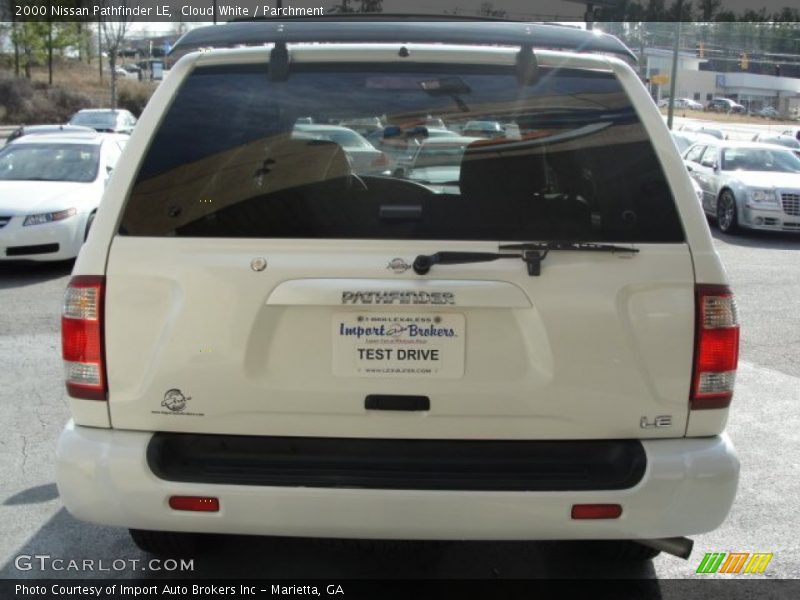 Cloud White / Parchment 2000 Nissan Pathfinder LE