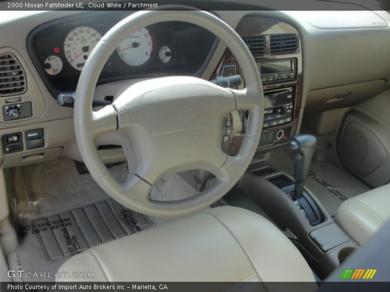 Cloud White / Parchment 2000 Nissan Pathfinder LE