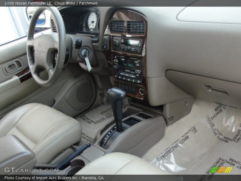 Cloud White / Parchment 2000 Nissan Pathfinder LE