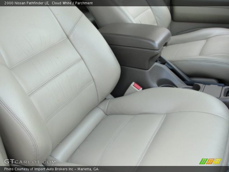 Cloud White / Parchment 2000 Nissan Pathfinder LE