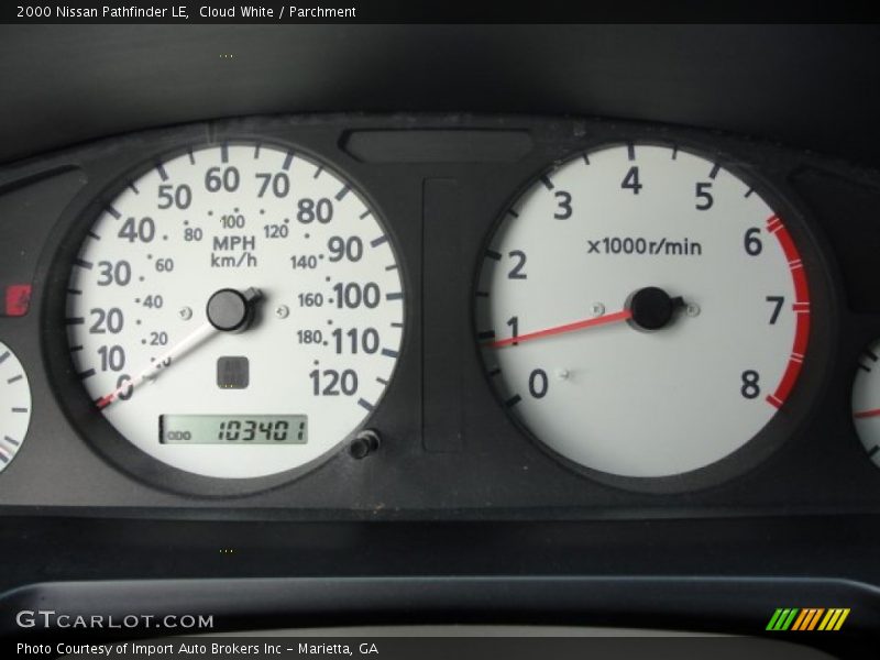 Cloud White / Parchment 2000 Nissan Pathfinder LE