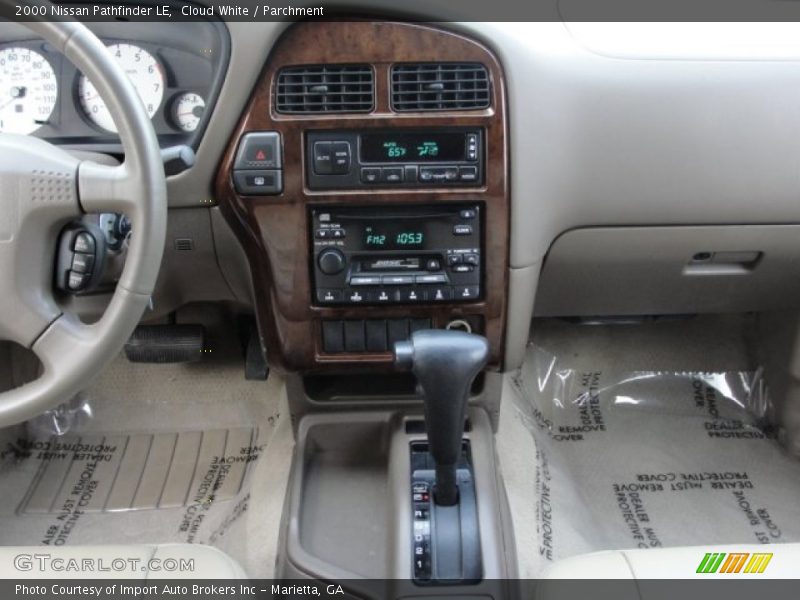 Cloud White / Parchment 2000 Nissan Pathfinder LE