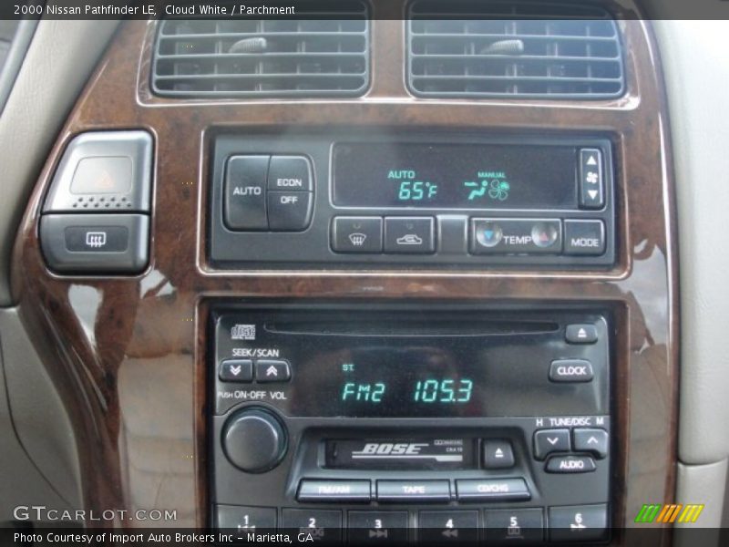 Cloud White / Parchment 2000 Nissan Pathfinder LE