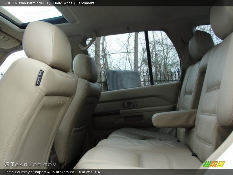 Cloud White / Parchment 2000 Nissan Pathfinder LE
