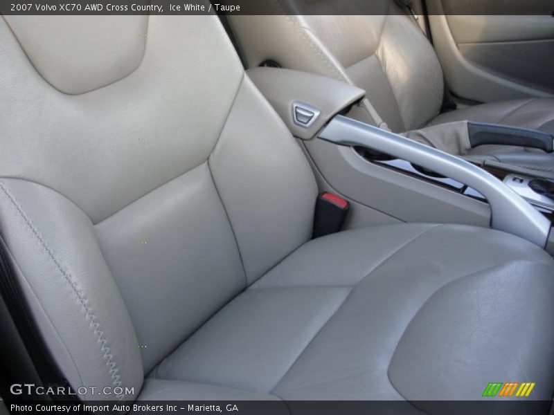 Ice White / Taupe 2007 Volvo XC70 AWD Cross Country