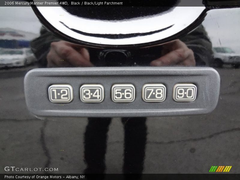 Black / Black/Light Parchment 2006 Mercury Mariner Premier 4WD