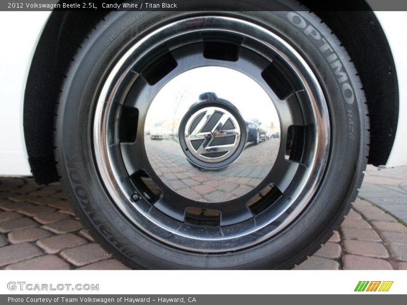 Candy White / Titan Black 2012 Volkswagen Beetle 2.5L