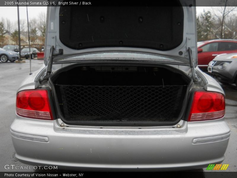 Bright Silver / Black 2005 Hyundai Sonata GLS V6