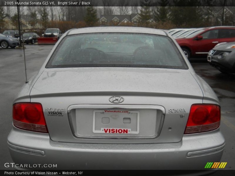 Bright Silver / Black 2005 Hyundai Sonata GLS V6