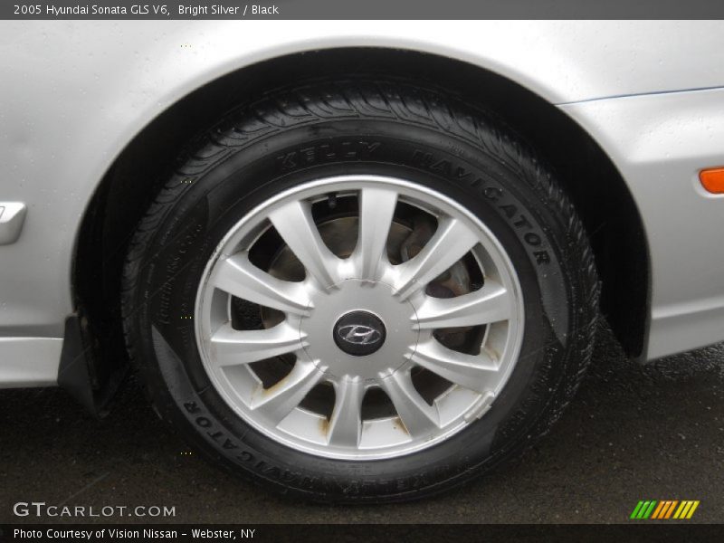 Bright Silver / Black 2005 Hyundai Sonata GLS V6