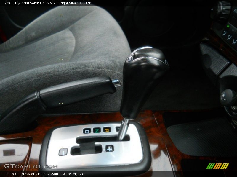 Bright Silver / Black 2005 Hyundai Sonata GLS V6