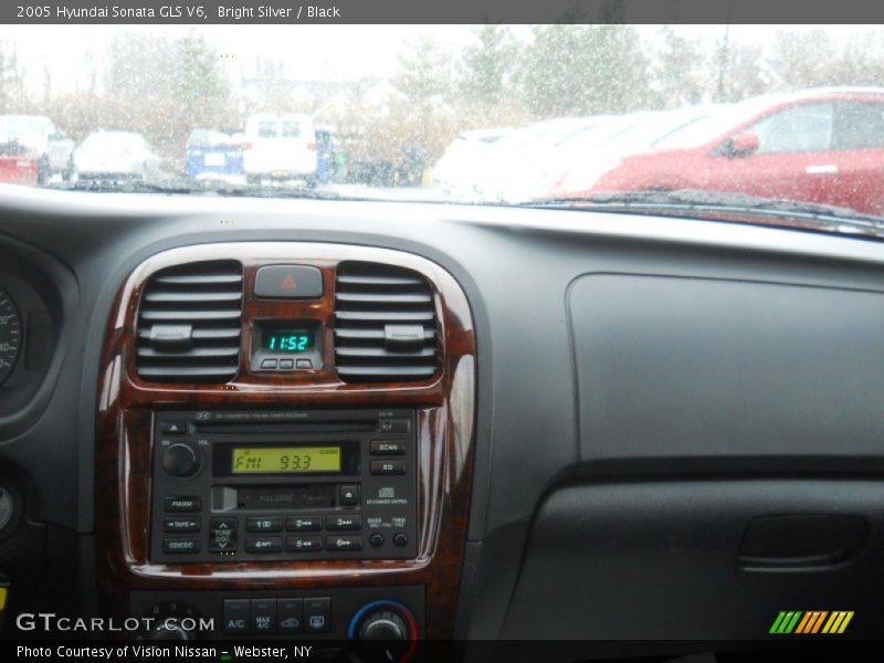 Bright Silver / Black 2005 Hyundai Sonata GLS V6