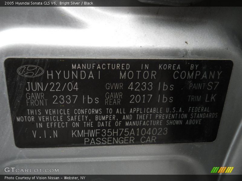 Bright Silver / Black 2005 Hyundai Sonata GLS V6
