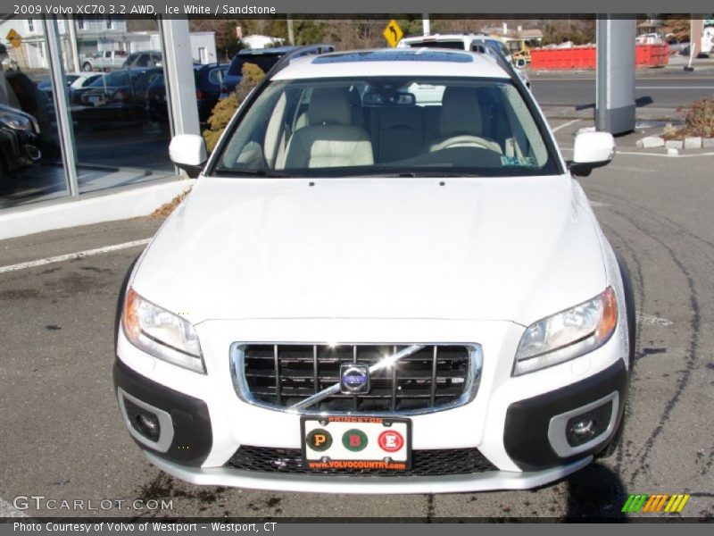 Ice White / Sandstone 2009 Volvo XC70 3.2 AWD
