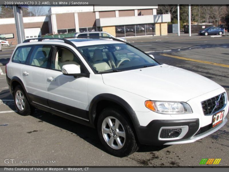 Ice White / Sandstone 2009 Volvo XC70 3.2 AWD