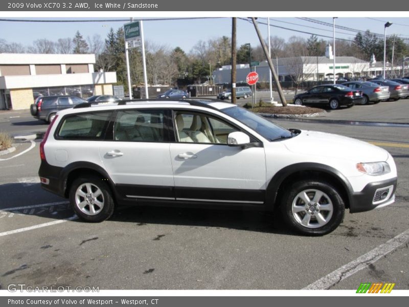 Ice White / Sandstone 2009 Volvo XC70 3.2 AWD