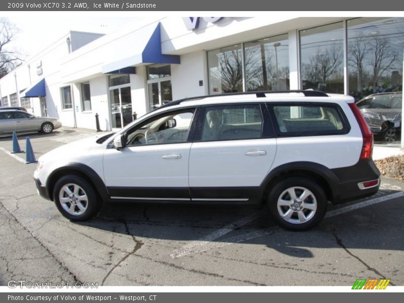 Ice White / Sandstone 2009 Volvo XC70 3.2 AWD