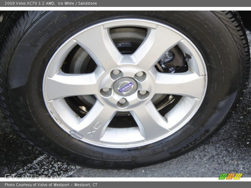 Ice White / Sandstone 2009 Volvo XC70 3.2 AWD