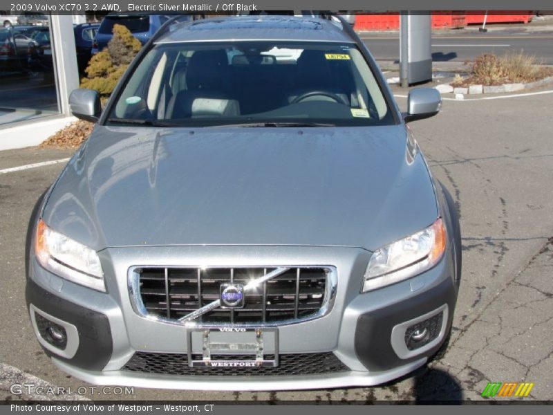 Electric Silver Metallic / Off Black 2009 Volvo XC70 3.2 AWD