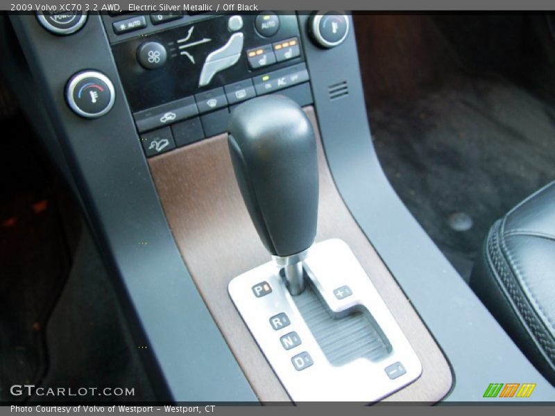 Electric Silver Metallic / Off Black 2009 Volvo XC70 3.2 AWD