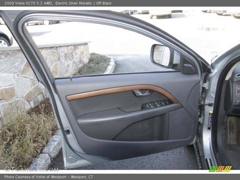 Electric Silver Metallic / Off Black 2009 Volvo XC70 3.2 AWD