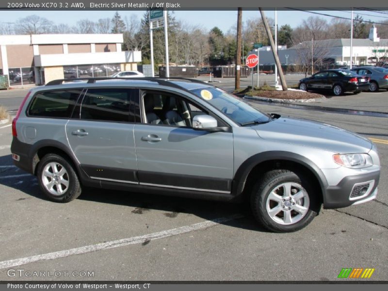 Electric Silver Metallic / Off Black 2009 Volvo XC70 3.2 AWD