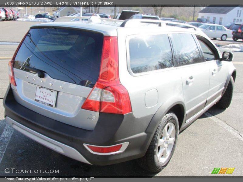 Electric Silver Metallic / Off Black 2009 Volvo XC70 3.2 AWD