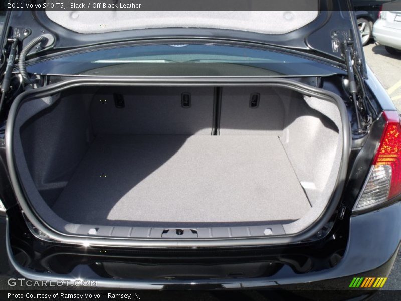 Black / Off Black Leather 2011 Volvo S40 T5