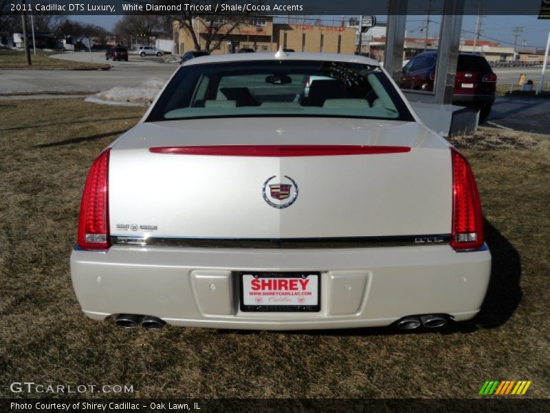 White Diamond Tricoat / Shale/Cocoa Accents 2011 Cadillac DTS Luxury