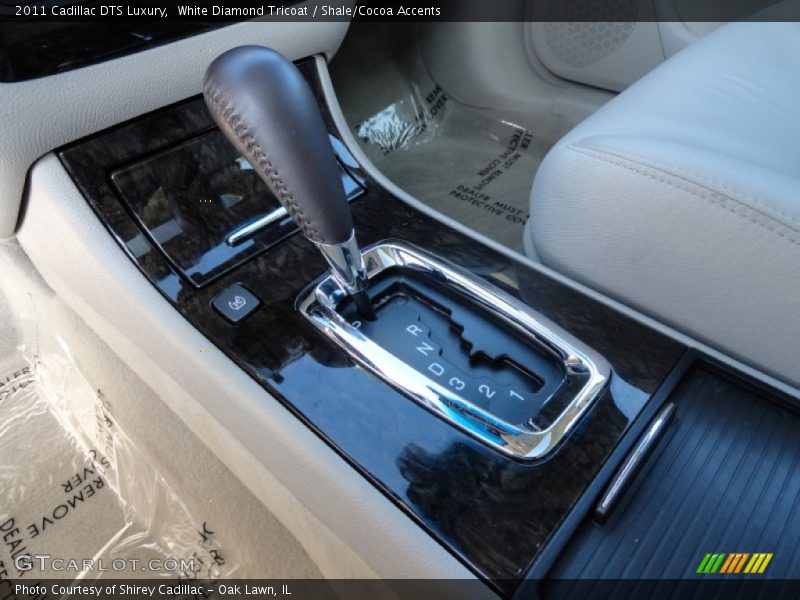 White Diamond Tricoat / Shale/Cocoa Accents 2011 Cadillac DTS Luxury