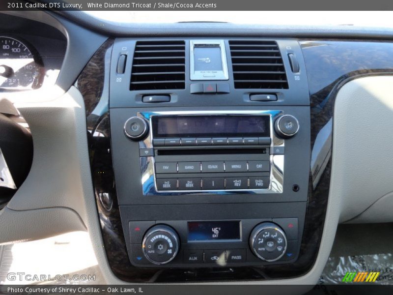 White Diamond Tricoat / Shale/Cocoa Accents 2011 Cadillac DTS Luxury