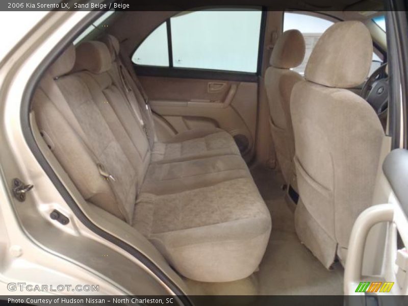 Sand Beige / Beige 2006 Kia Sorento LX