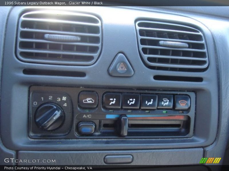 Glacier White / Black 1996 Subaru Legacy Outback Wagon